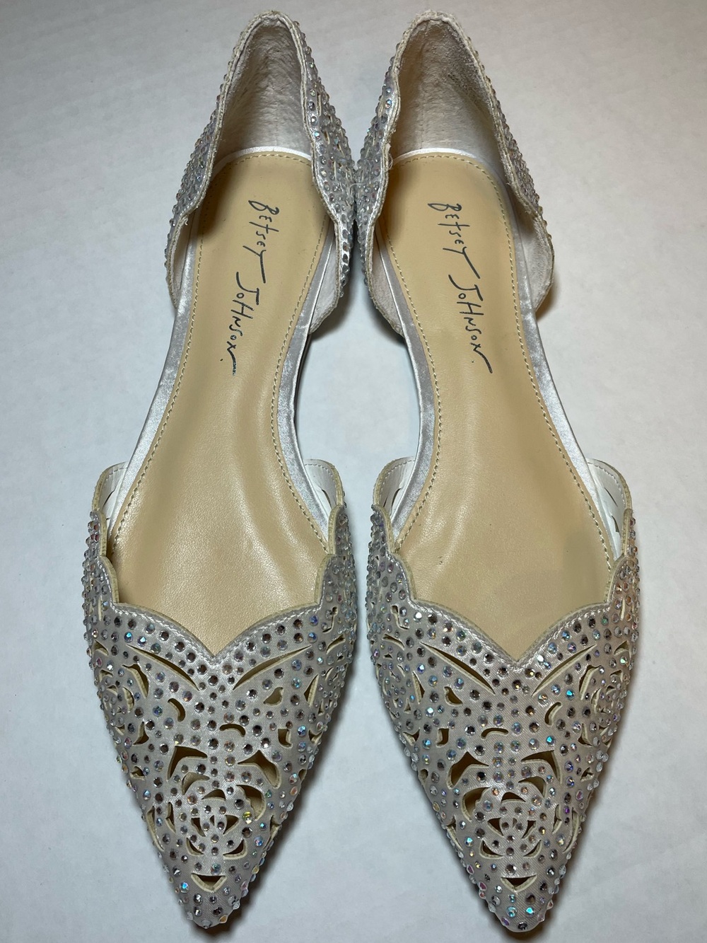 Betsey Johnson Lucy Ivory Flats bedazzled shimmer size 8